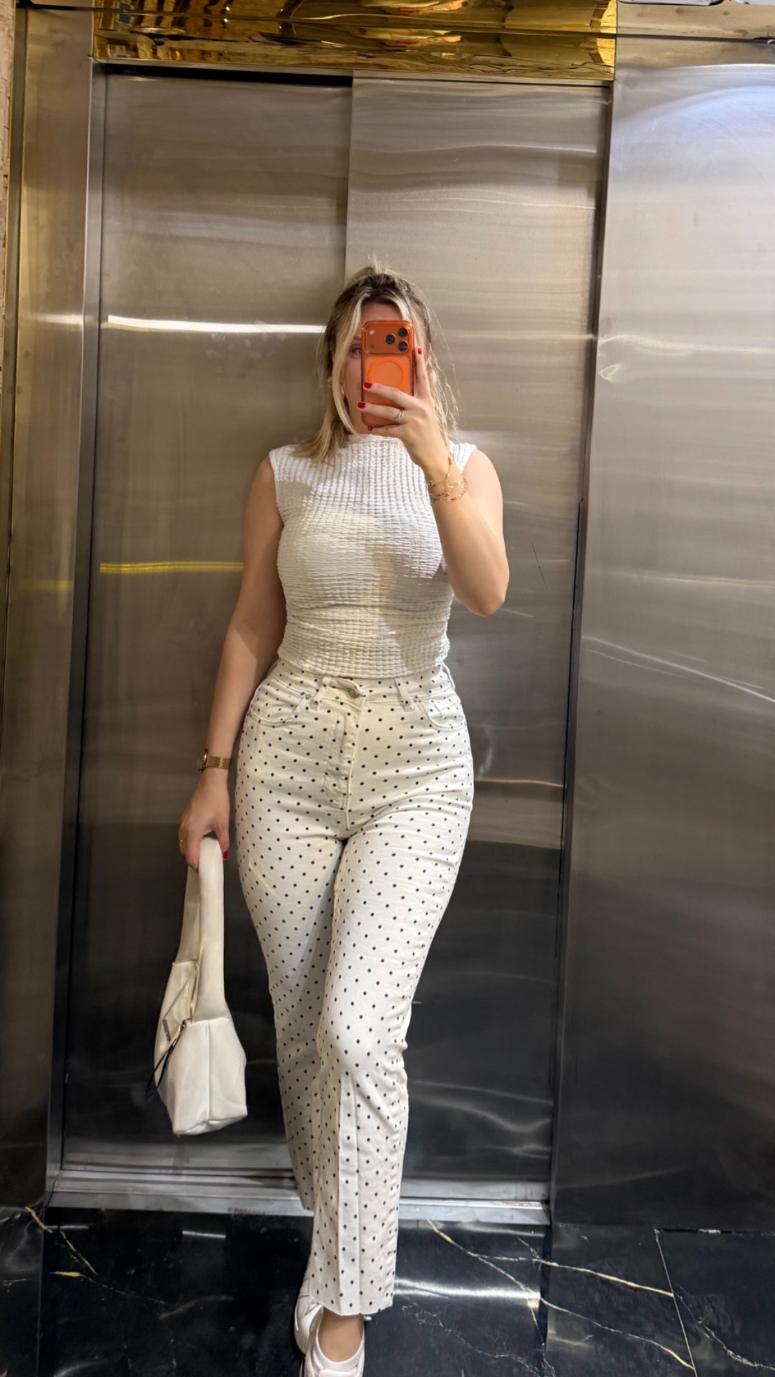 Büşra Bayam