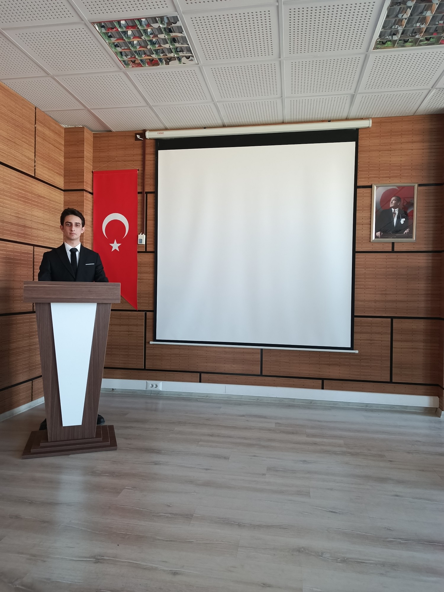 Ben sahnelerinize profesyonel sunuculuk yapabilirim.